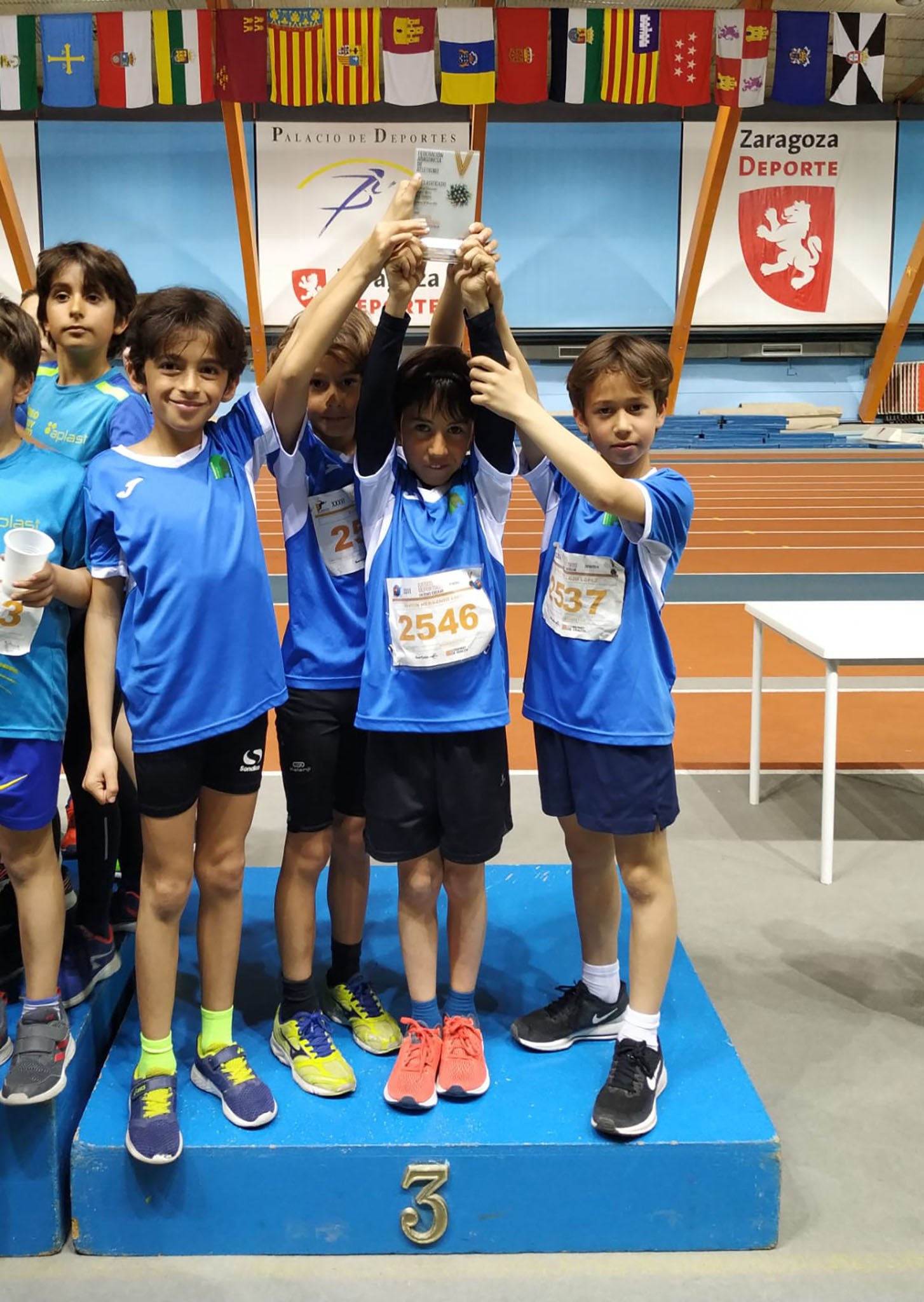 equipo benjamín de relevo 4x90 r